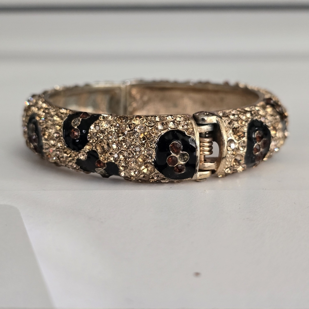Vintage Rhinestone & Enamel Hinged Bangle Bracelet Gold Tone - Picture 5 of 9